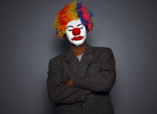 Estudiante universitario rindió examen vestido de payaso: “puntos extra por el esfuerzo”