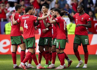 Portugal derrota cómodamente a Turquía y se mete en octavos de la Euro