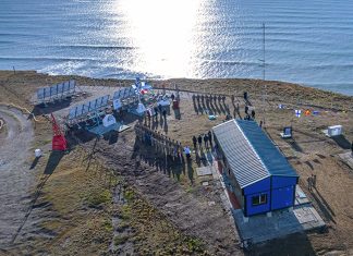 Armada de Argentina remueve los paneles solares instalados en territorio chileno