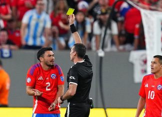 A punta de memes, hinchas se desahogaron contra el árbitro del partido Chile – Argentina