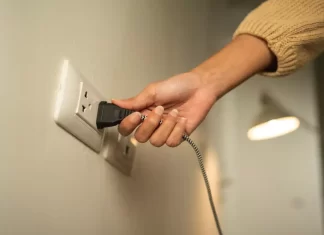 Sernac anuncia compensaciones por cortes de luz en Valparaíso: revisa los montos y beneficiarios