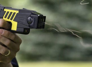 Gobierno evalúa uso de pistolas Taser y Tohá precisa que de implementarse debe elaborarse un protocolo