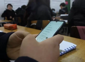 B&W: 76% cree que celulares perjudican en el aprendizaje y 71% está a favor de prohibición de Las Condes