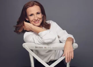 Actriz Sigrid Alegría impacta con foto en colaless