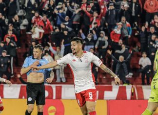 Huracán de Argentina es líder con Williams Alarcón como figura