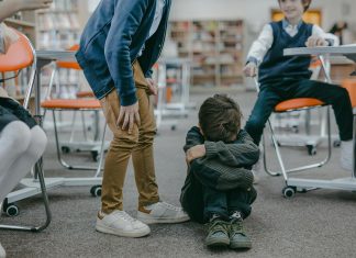 Golpes y “tocamientos” de compañera: Grave caso de acoso contra niño de 6 años estremece a Colegio SEK