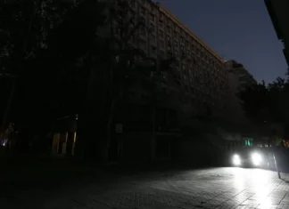 Casi 14 mil clientes se encuentran sin suministro eléctrico en el país y más de la mitad está en la RM