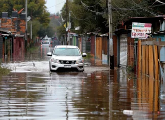Impresentable: vecinos de Lampa y Colina superaron las dos semanas sin luz e inundados