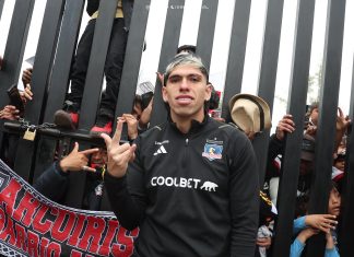 Así fue la multitudinaria despedida a Colo Colo, que ya está en Buenos Aires