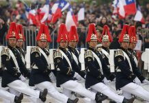 Parada Militar 2025 comenzará con salto de 21 paracaidistas, incluyendo por primera vez a una mujer