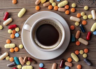 10 medicamentos que nunca se deben tomar con café, según los expertos