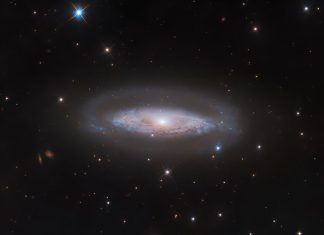 Telescopio Hubble analiza un extraño comportamiento en una galaxia a 240 millones de años de la Tierra