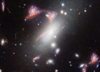 Telescopio espacial James Webb capta un inusual signo de interrogación cósmico