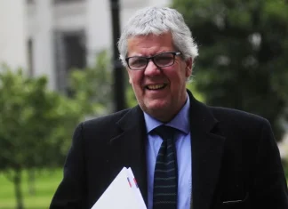 «No he sido invitado ni estoy disponible»: durísimo portazo de Nicolás Eyzaguirre a Jeanette Jara