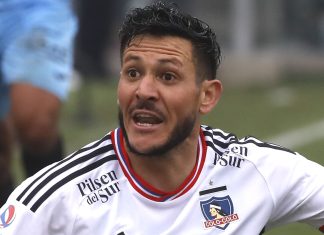 Jugador de Colo Colo se transforma en tendencia por foto desnudo en el camarín