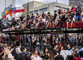 Apenas un 6% cree que Chile hoy es un mejor país que antes del estallido del 18 de octubre