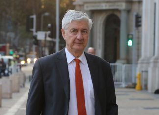 Crisis en el SII: Gobierno solicita renuncia de director Etcheberry, destacando su labor y «para no generar mayor controversia»