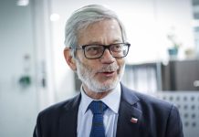 Exministro Fontaine critica a Jara por falta de coherencia económica: “Ha cambiado de programa como quien se cambia de chaqueta”