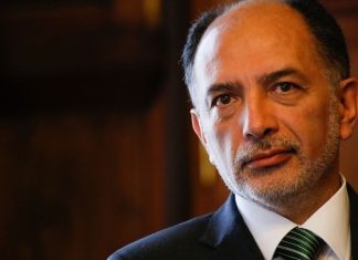 Oposición critica a Boric por cuestionar destitución del exjuez Muñoz y lo insta a respetar las instituciones