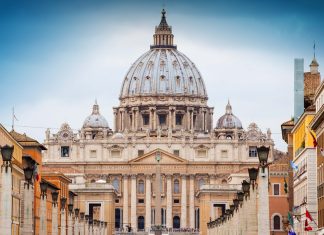 ¿Hay vida extraterrestre entre los archivos secretos del Vaticano? Un funcionario de la Santa Sede responde