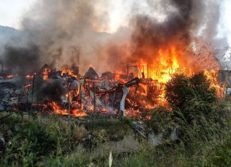 Incendio en campamento de La Florida: más de 50 viviendas afectadas y cuatro personas trasladadas a centros de salud