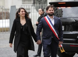 Gabriel Boric anuncia que espera a su primer hijo junto a Paula Carrasco