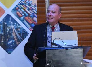 Doctor en Economía Jorge Quiroz le aclara a Boric su proyección respecto al crecimiento del país