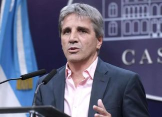 Ministro de Economía de Milei asegura que a Chile lo gobierna “un comunista que los está por hundir”