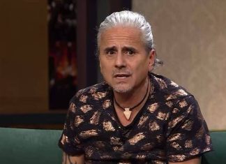 Vea y escuche a Pablo Herrera cantándole una canción de amor a Tohá y Marcel (Video)