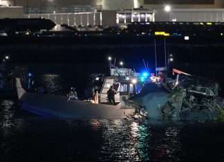 VIDEO | Un avión de pasajeros y un helicóptero chocan en el aire cerca del aeropuerto Reagan en Washington D.C.