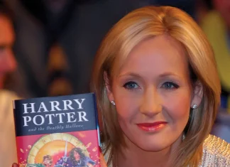 Autora de Harry Potter se burló de la izquierda tras orden de Trump a favor de los deportes femeninos