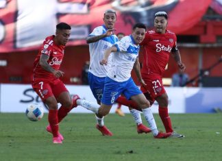 Universidad Católica se enreda sobre el final y solo empata ante Ñublense en Chillán