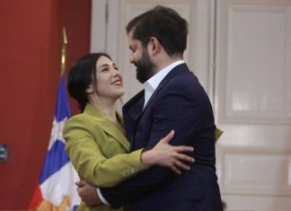 No paran los memes, que han colapsado las redes sociales tras los chats de Cariola y Hassler