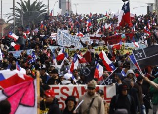 Ley de Fraccionamiento provoca serios incidentes en el Congreso por protestas de pescadores artesanales