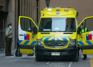 Esto ocurre en este Chile: acuchillan al interior de ambulancia a mujer que ya había sido apuñalada en la vía pública