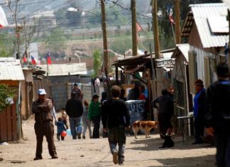Campamentos se triplican y subsidios caen: radiografía de una política habitacional en crisis