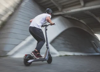 Ya da lo mismo el medio de transporte: Pistoleros en scooter balearon a dos personas en Santiago Centro