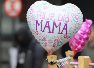 Las tarjetas los dejan en evidencia: qué compran los chilenos, cuándo y a qué hora por el Día de la Madre