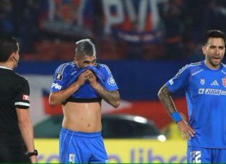 Hinchas de la U ahora la agarraron con Leandro Fernández