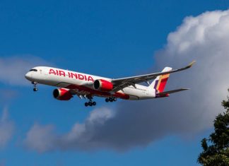 Impactante accidente aéreo en India: avión con 242 personas se estrella tras despegar