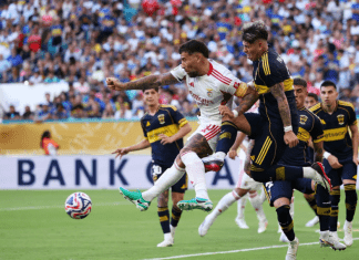Carlos Palacios debutó en el Mundial de Clubes con polémico penal en el empate entre Boca y Benfica (Video)