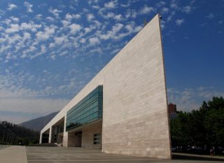 VIDEO | Funcionarios de Vitacura son grabados teniendo relaciones sexuales: municipio abre sumario