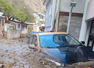 Las impactantes imágenes que dejó el aluvión en el norte de Chile: cientos de damnificados, autos atrapados y casas cubiertas por el barro