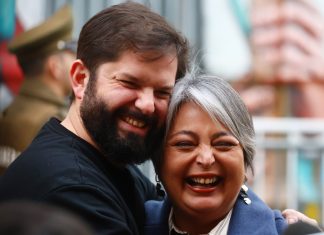 Boric insiste en críticas veladas a José Antonio Kast pese a llamados del comando de Jara a no intervenir en la campaña