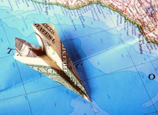 Salida de capitales chilenos alcanza cifra récord y equivale al 50% del PIB