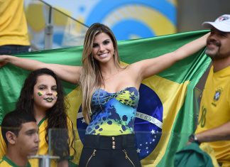 La hinchada femenina de Brasil desplegó toda su sensualidad anoche en el Maracaná