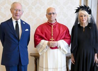 Histórico encuentro: el rey Carlos III y el papa León XIV rezan juntos en la Capilla Sixtina tras casi 500 años