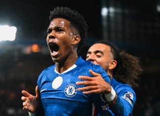 Chlesea derrotó a Liverpool al último minuto