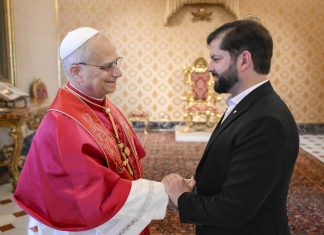 Boric invita al papa León XIV a visitar Chile y destaca llamado a servir a los más vulnerables