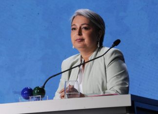 ENADE: del grave lapsus de Jeanette Jara a la «señal divina» de Boric